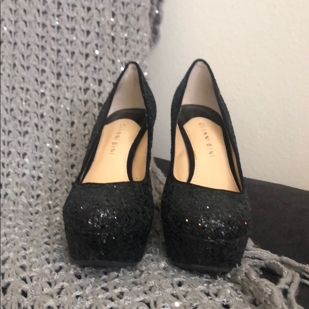 Glitter platform Black pumps Gianni Bini